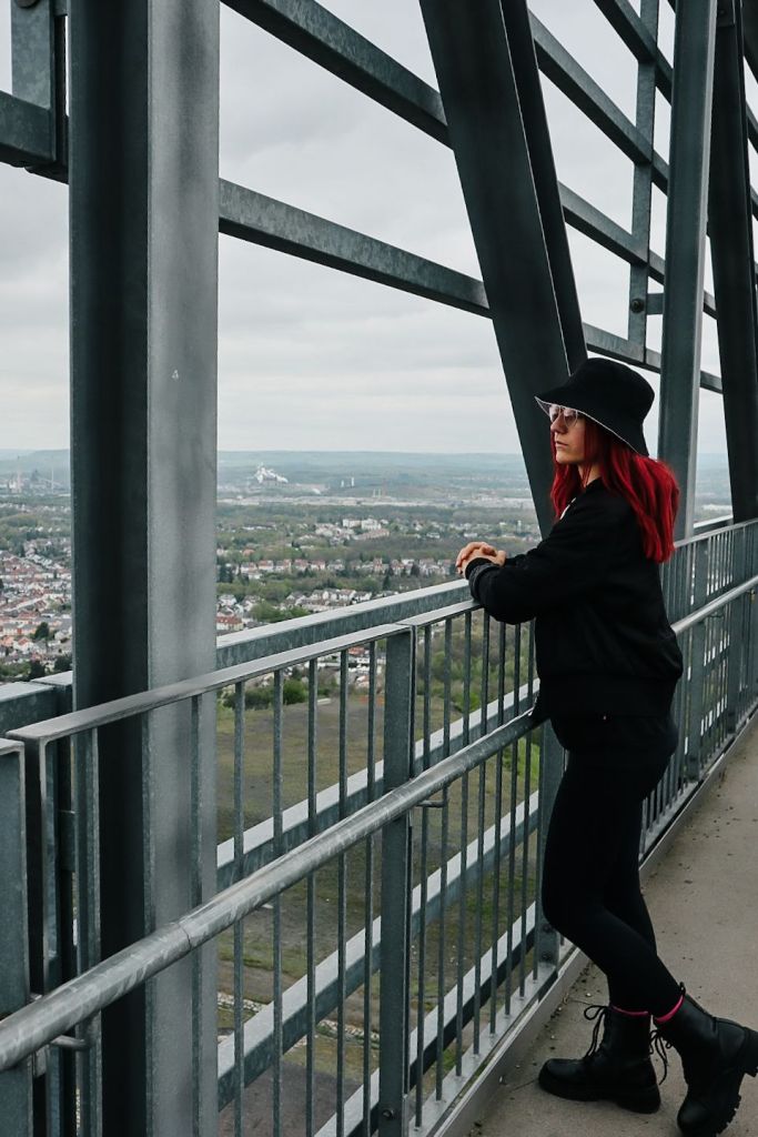 Výhľad z rozhľadne až do Francúzska a Luxemburska.