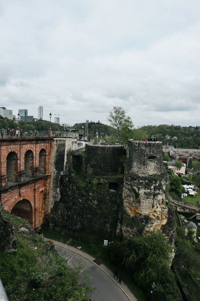 Pozostatky bývalej hradby