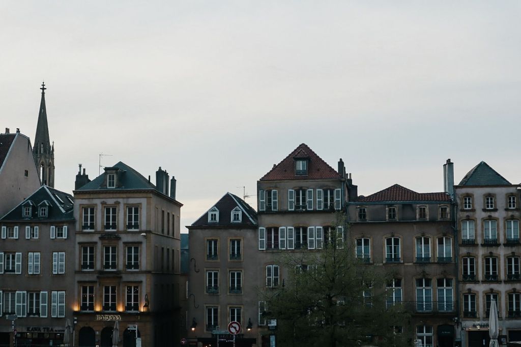 Staré budovy v meste Metz