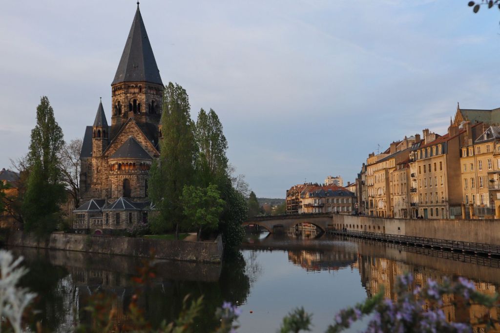 Temple Neuf a rieka Mosela