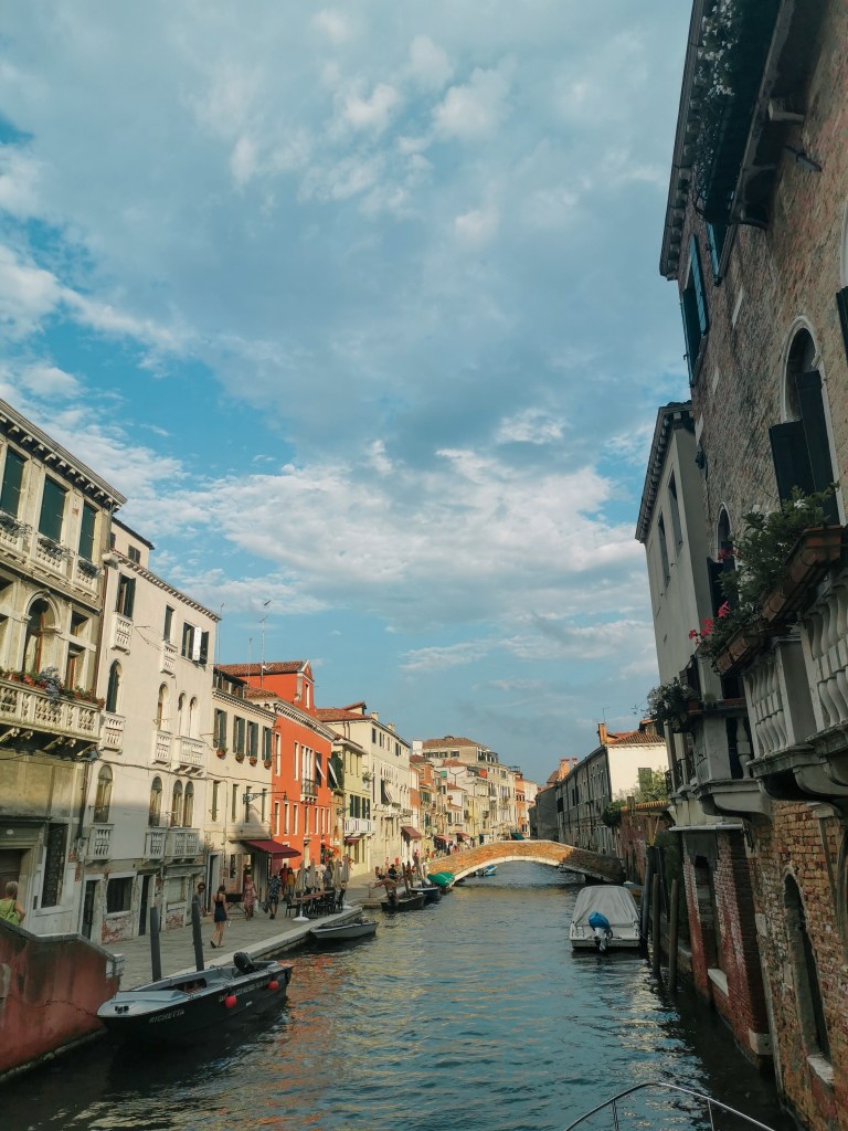 kanál  s mostom v Benátkach