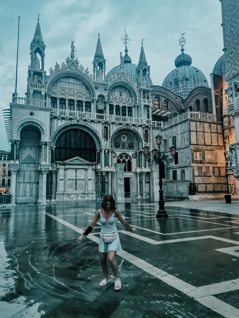 Hlavné námestie zaplavené vodou , Bazilika svatého Marka