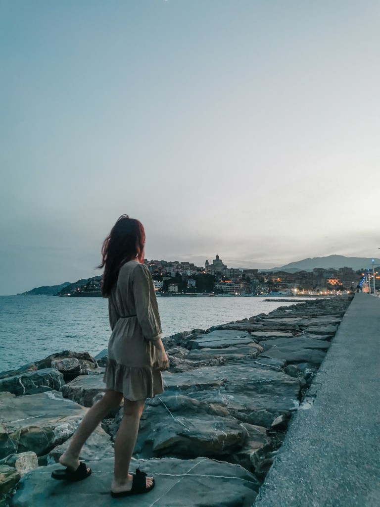 Mesto impéria pri západe slnka