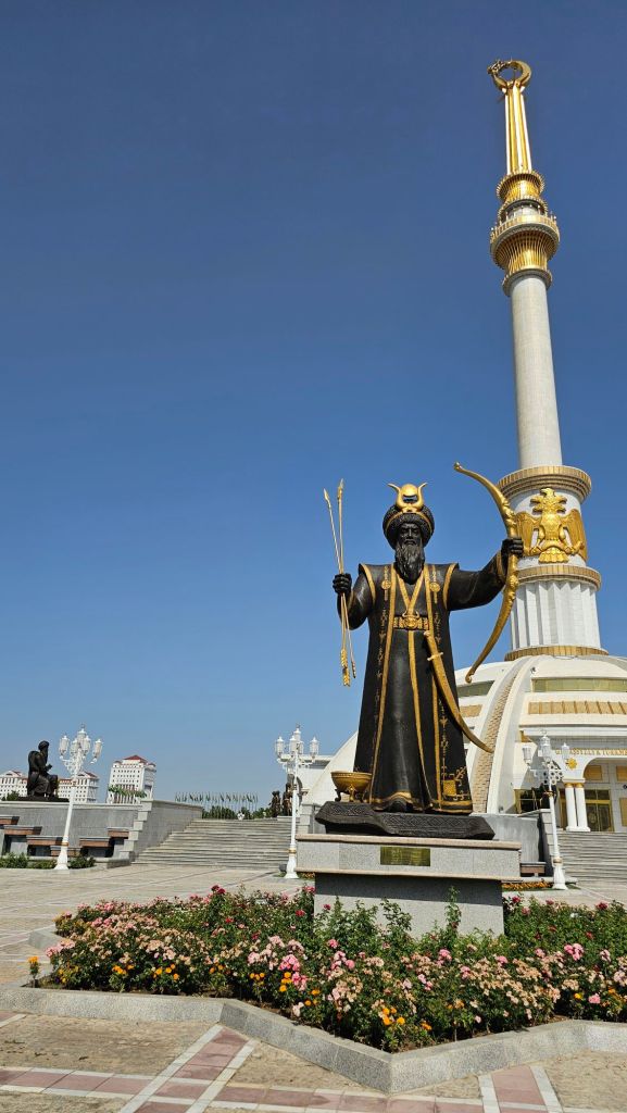Indenpendence monument Aschkabat