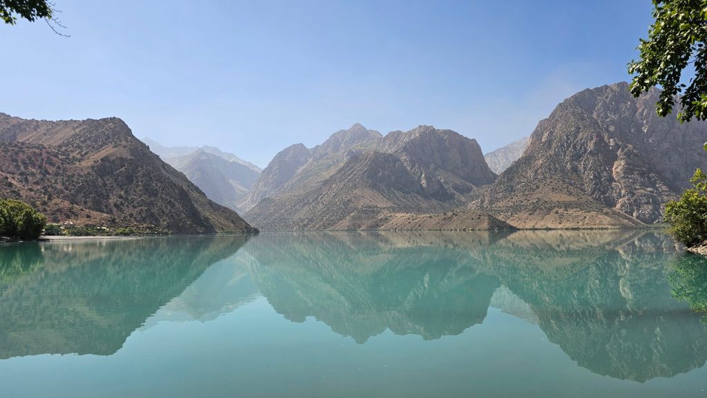 Iskanderkul odraz hor 