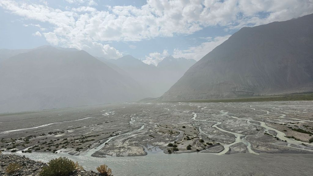 delta horskej rieky, vlievajúca sa do rieky Panj.