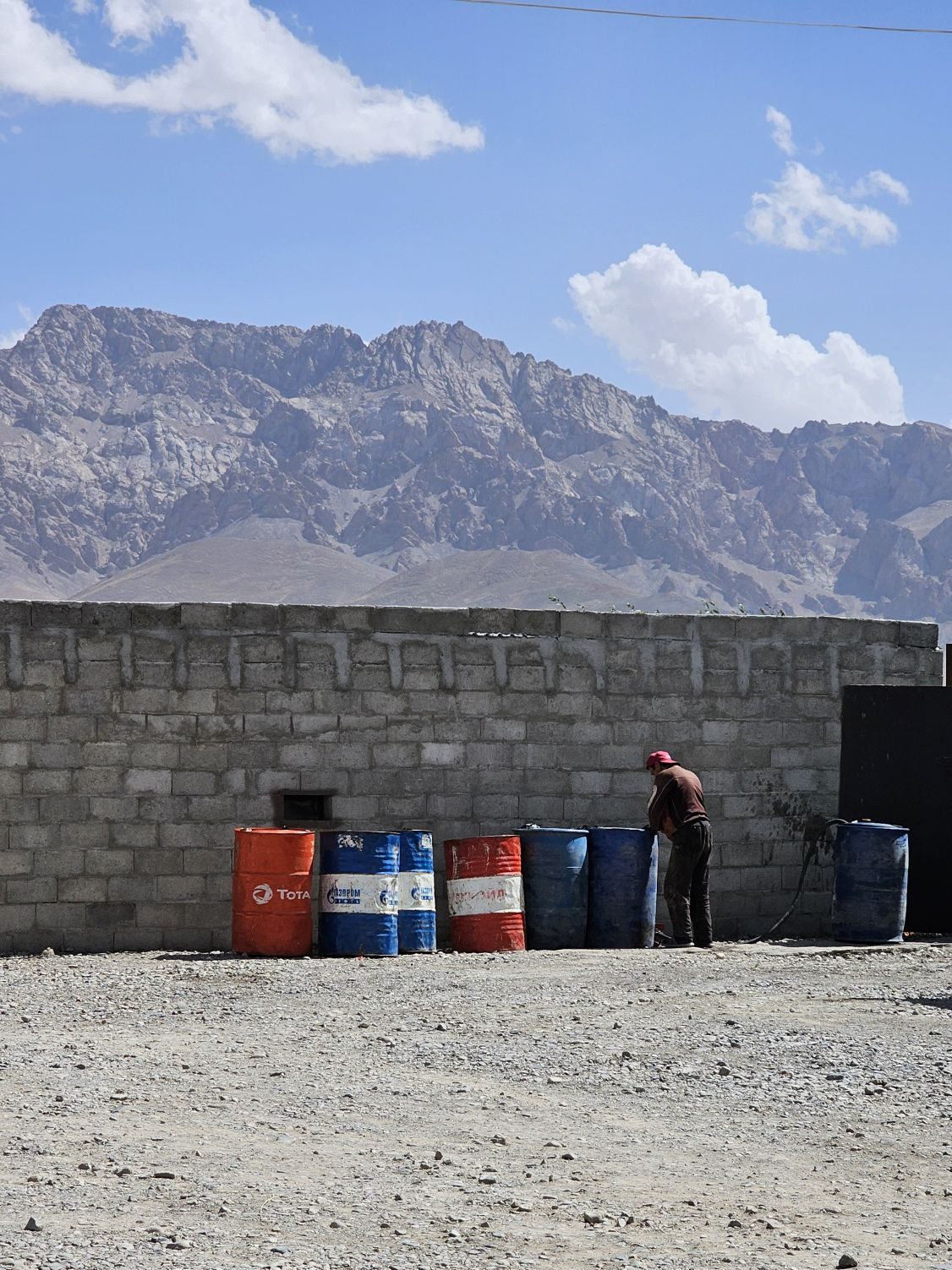 čerpacia stanica v Tajikistane