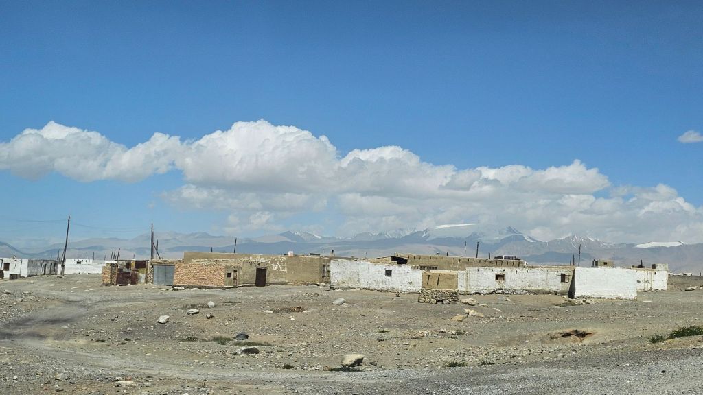 skormné, schátrané domčeky