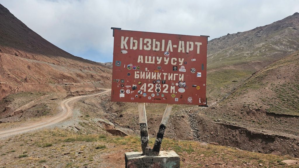 Kyzyl-art pass tabula horsého priesmyku