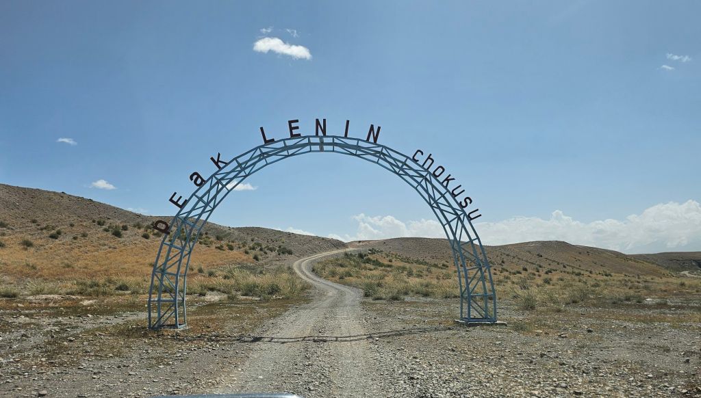 vstupná brána k lenin peaku