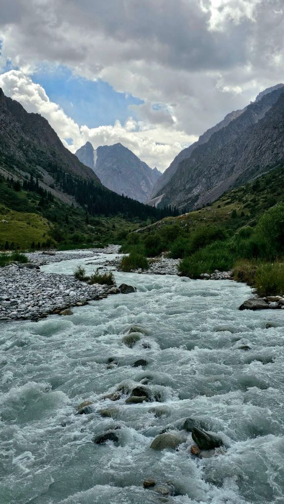 Národný park Ala srcha, hory a horská rieka