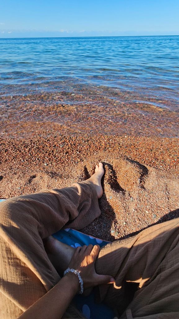 chill na pláži Isyk-kul