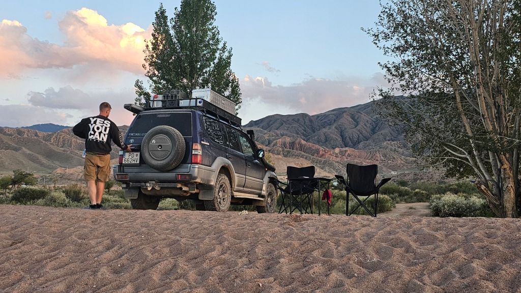 Kempovanie na pláži, toyota. yes you can nebia mikina
