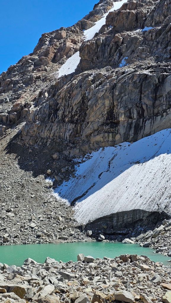 ľadovce pri ceste v nadmorskej výške 4000