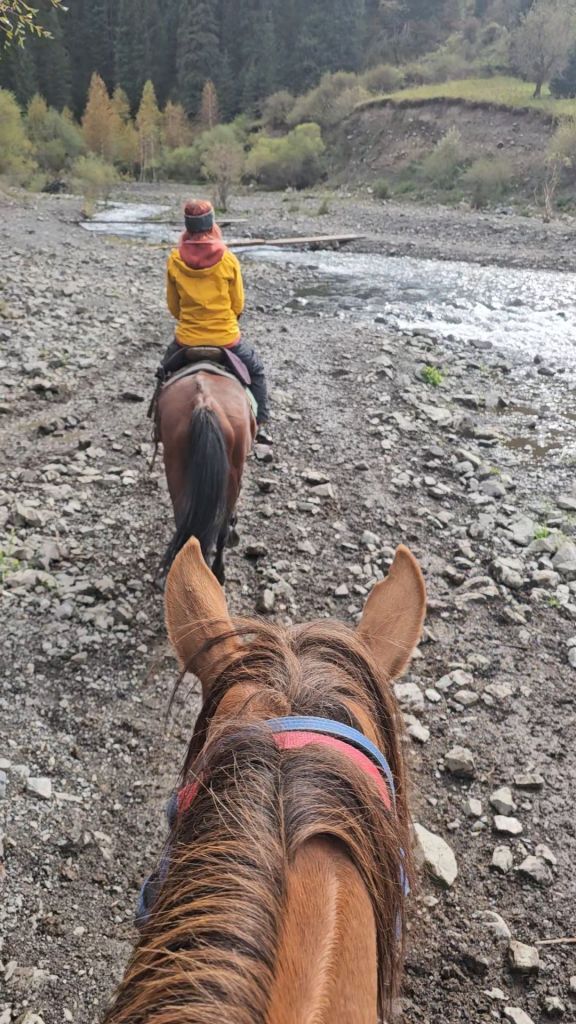 jazda na koňoch k jazeru Kaidy