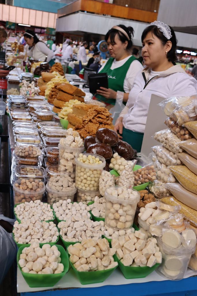 predavačky predávajúce kurt a oriešky