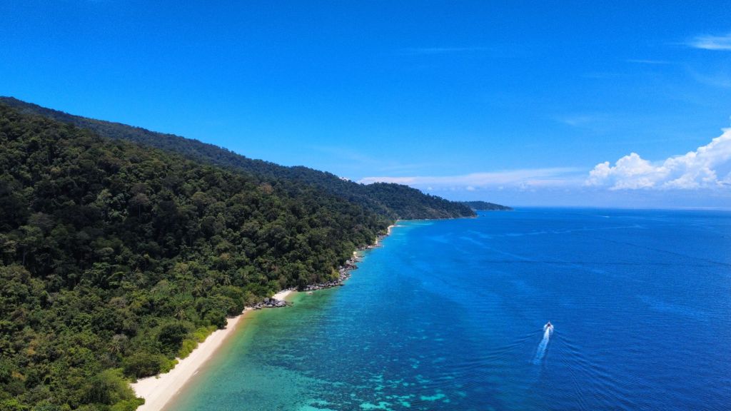 fotka z drona na ostrov Ko Rawi