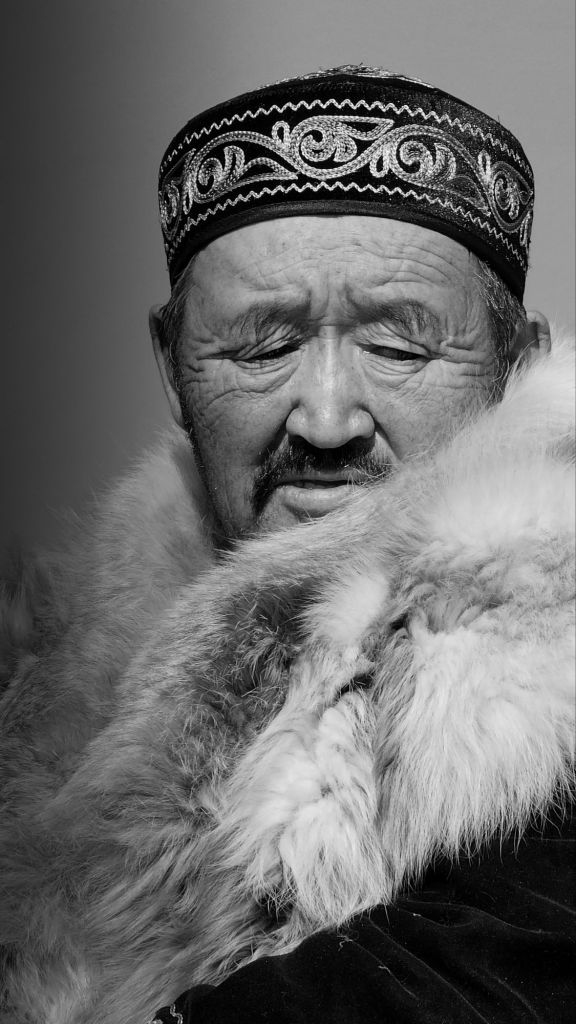 mongol v tradičnom oblečení