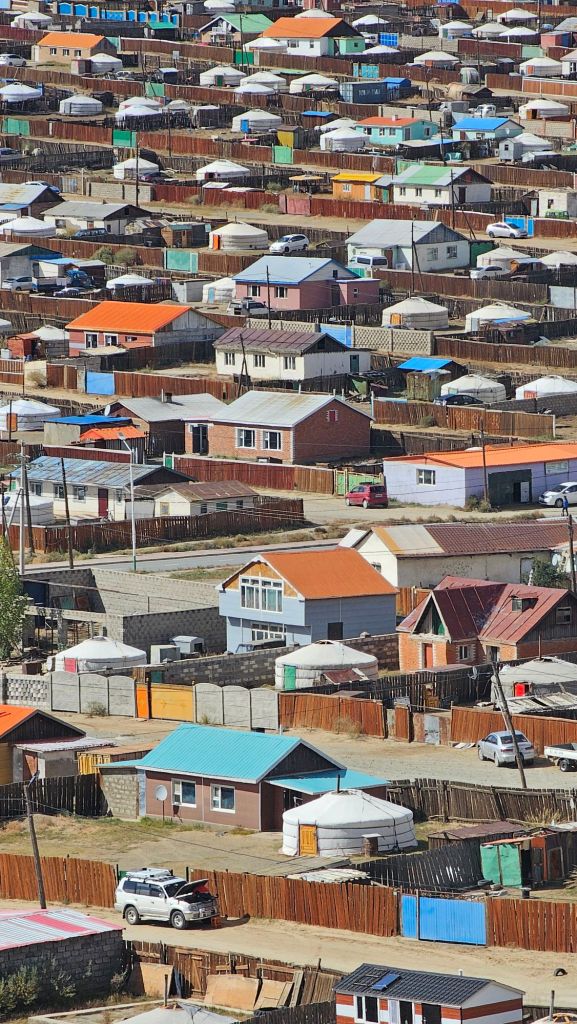 tradičné mongolské mesto, domy, jurty a latríny